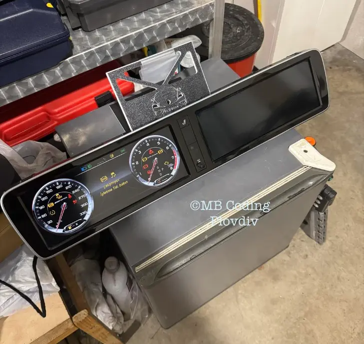 Активиране на AMG меню на изпратено от клиент табло на Мерцедес